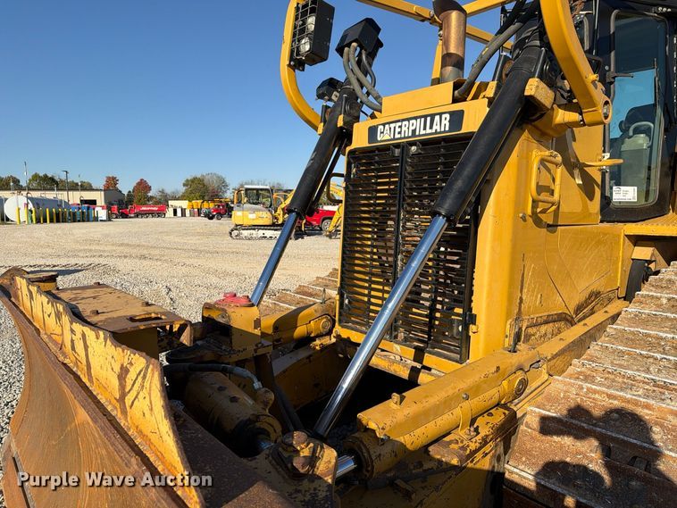 image for item FG3067 2011 Caterpillar D6T dozer
