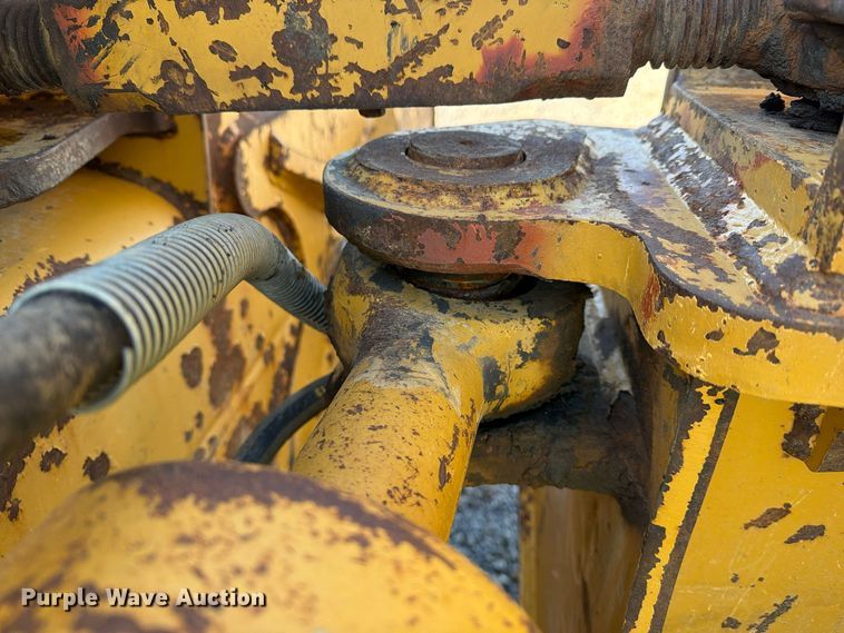 image for item FG3067 2011 Caterpillar D6T dozer