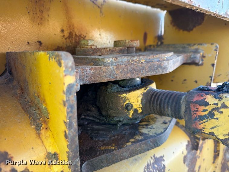 image for item FG3067 2011 Caterpillar D6T dozer