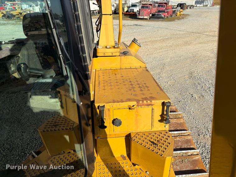 image for item FG3067 2011 Caterpillar D6T dozer