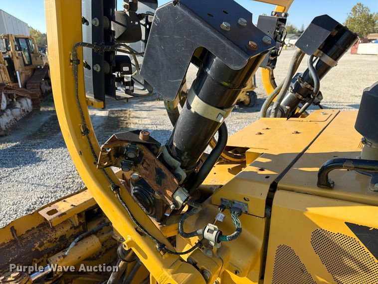 image for item FG3067 2011 Caterpillar D6T dozer
