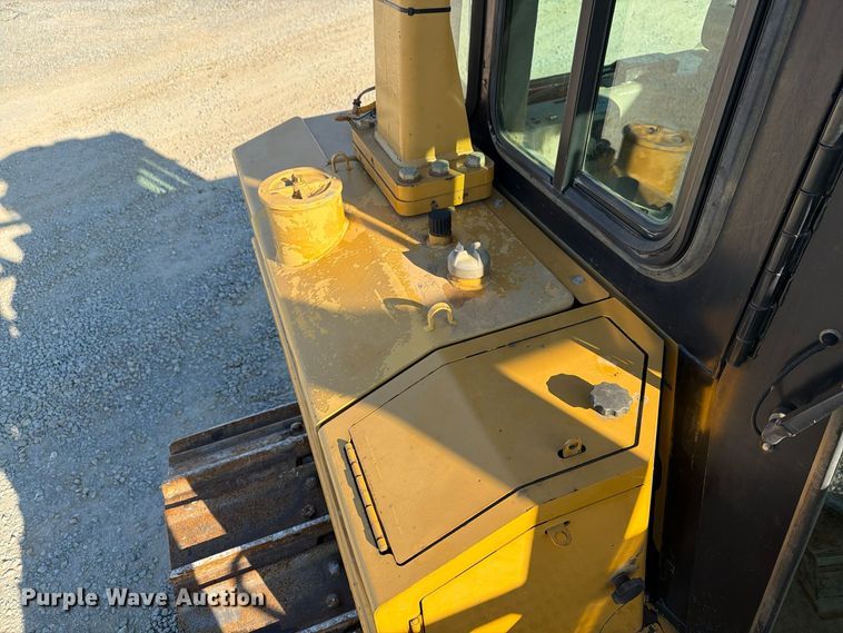 image for item FG3067 2011 Caterpillar D6T dozer