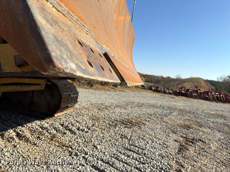 image for item FG3067 2011 Caterpillar D6T dozer