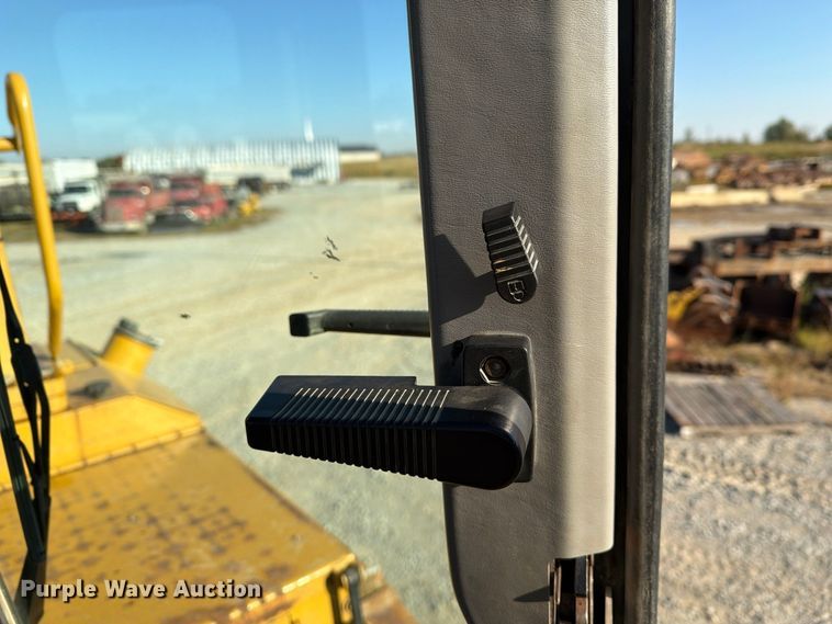 image for item FG3067 2011 Caterpillar D6T dozer