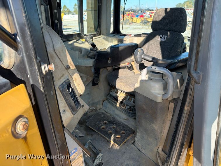 image for item FG3067 2011 Caterpillar D6T dozer