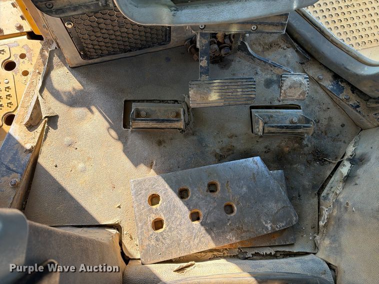 image for item FG3067 2011 Caterpillar D6T dozer