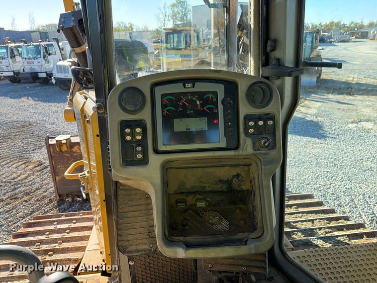 image for item FG3067 2011 Caterpillar D6T dozer