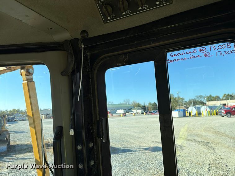 image for item FG3067 2011 Caterpillar D6T dozer