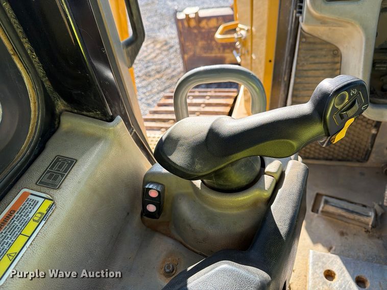 image for item FG3067 2011 Caterpillar D6T dozer