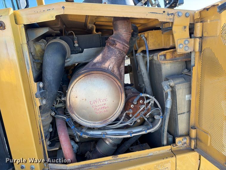 image for item FG3067 2011 Caterpillar D6T dozer