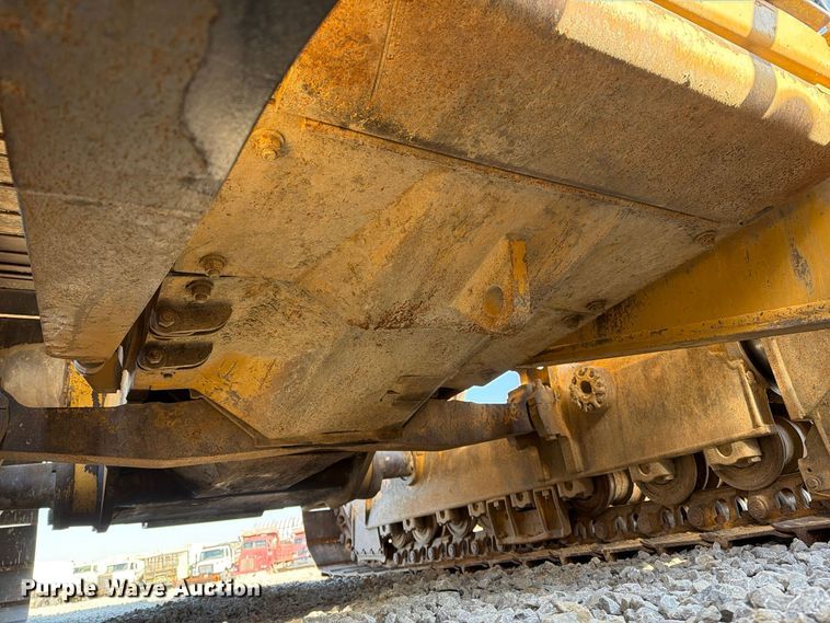 image for item FG3067 2011 Caterpillar D6T dozer