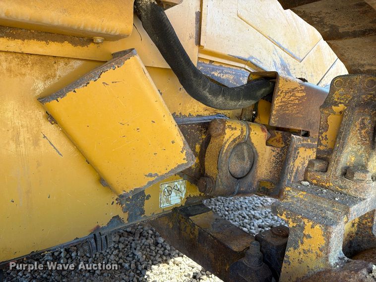 image for item FG3067 2011 Caterpillar D6T dozer
