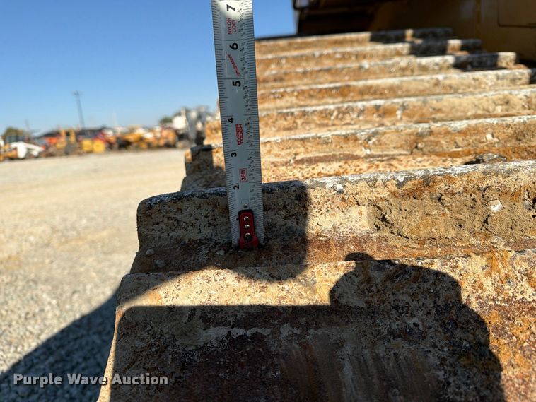 image for item FG3067 2011 Caterpillar D6T dozer