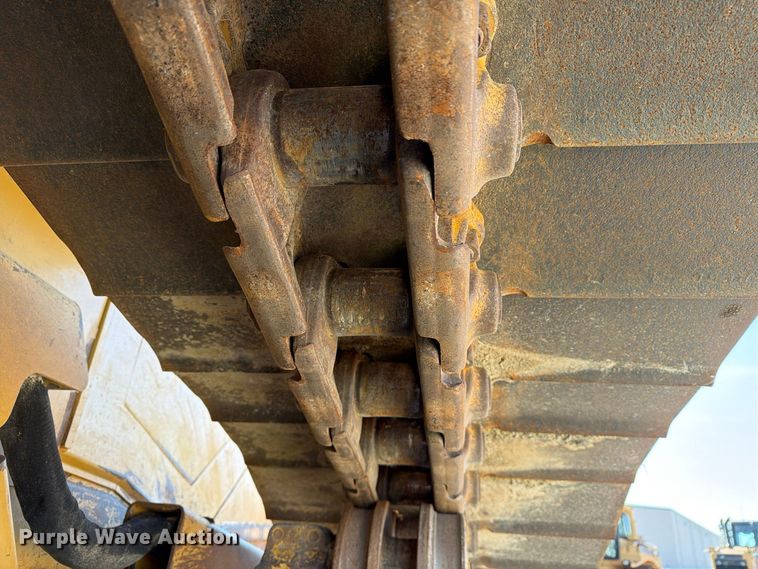 image for item FG3067 2011 Caterpillar D6T dozer