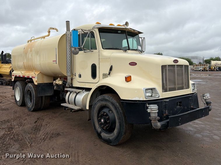 image for item FI2078 2001 Peterbilt 330 water truck