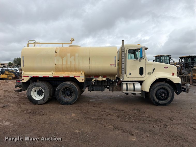 image for item FI2078 2001 Peterbilt 330 water truck