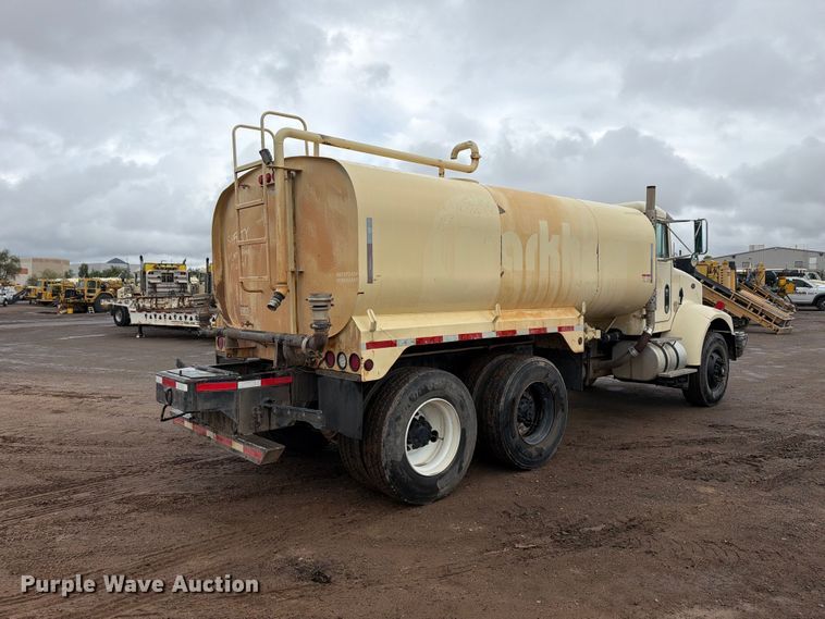 image for item FI2078 2001 Peterbilt 330 water truck