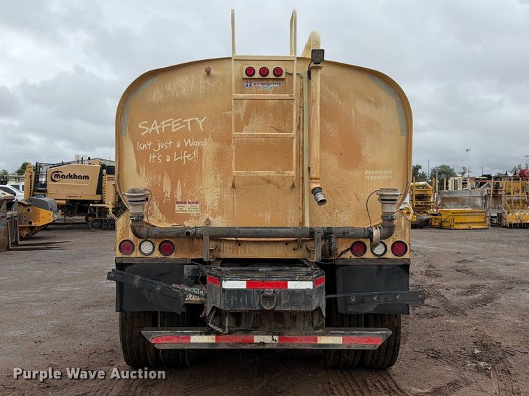 image for item FI2078 2001 Peterbilt 330 water truck