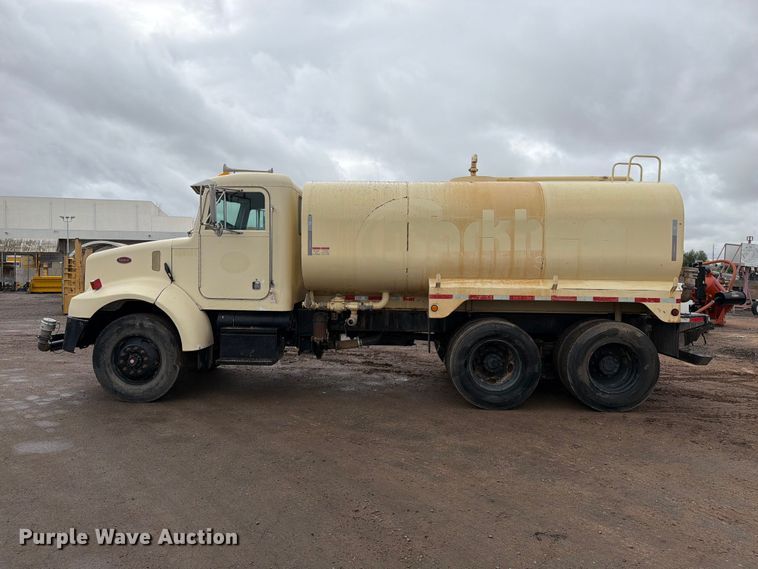 image for item FI2078 2001 Peterbilt 330 water truck
