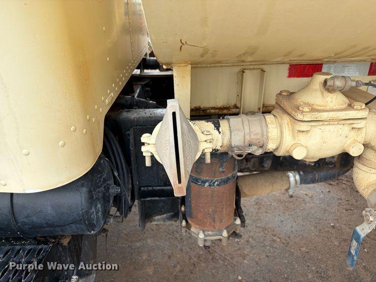 image for item FI2078 2001 Peterbilt 330 water truck