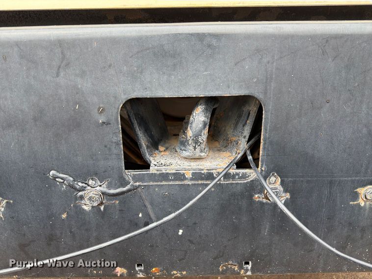 image for item FI2078 2001 Peterbilt 330 water truck