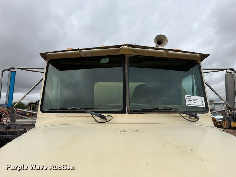 image for item FI2078 2001 Peterbilt 330 water truck