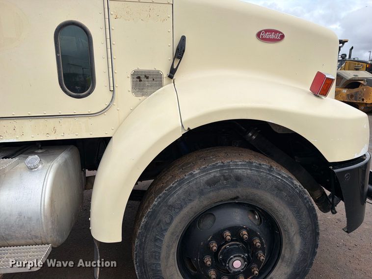image for item FI2078 2001 Peterbilt 330 water truck