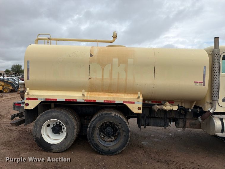 image for item FI2078 2001 Peterbilt 330 water truck
