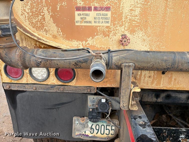 image for item FI2078 2001 Peterbilt 330 water truck
