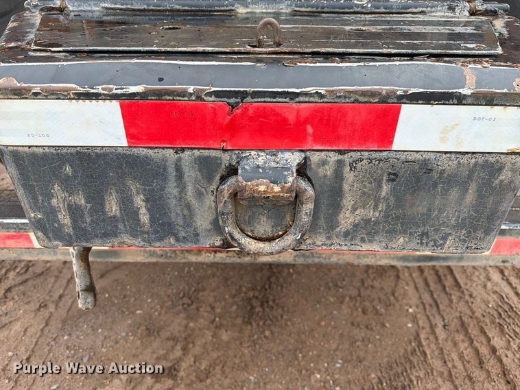 image for item FI2078 2001 Peterbilt 330 water truck