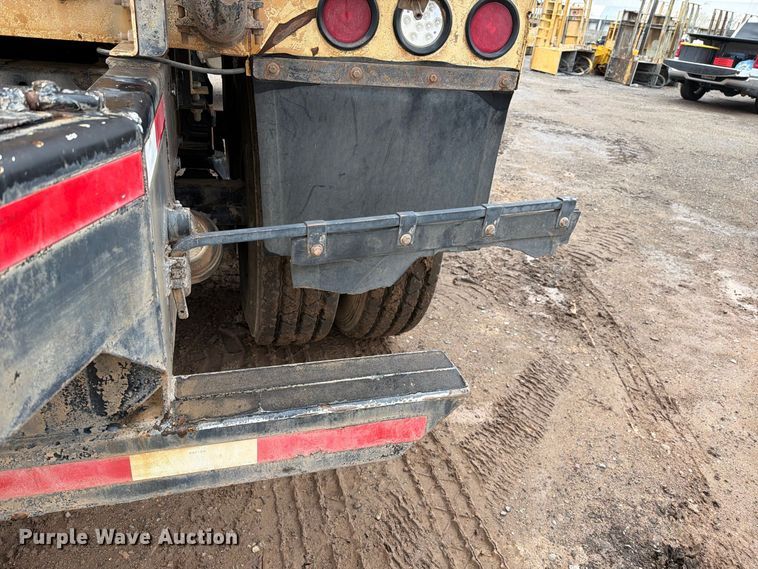 image for item FI2078 2001 Peterbilt 330 water truck
