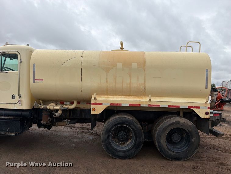 image for item FI2078 2001 Peterbilt 330 water truck