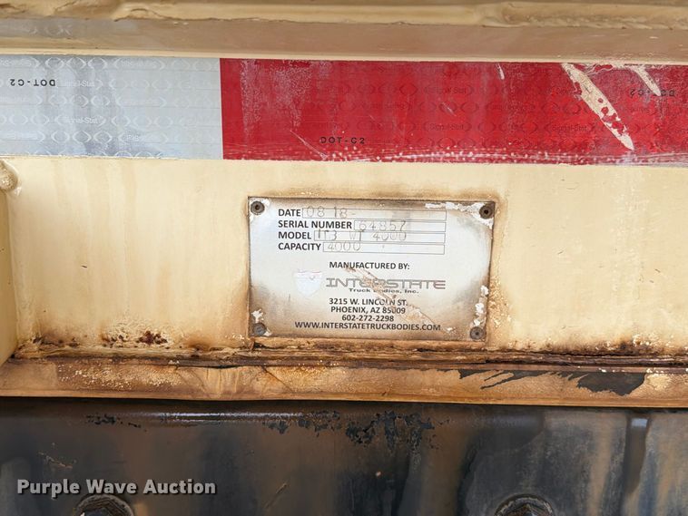 image for item FI2078 2001 Peterbilt 330 water truck