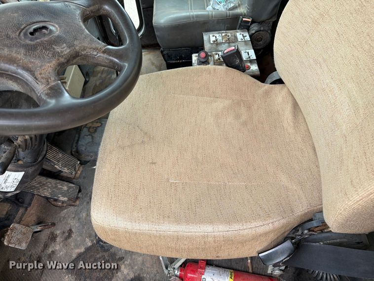 image for item FI2078 2001 Peterbilt 330 water truck