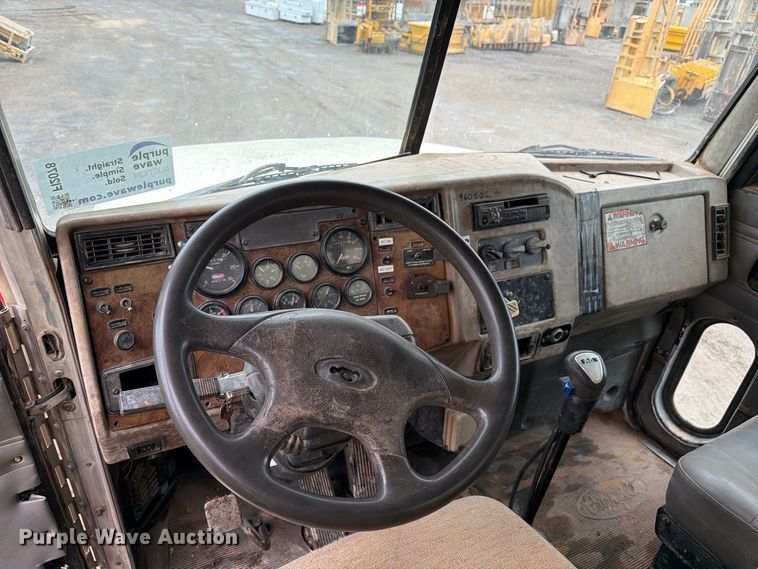 image for item FI2078 2001 Peterbilt 330 water truck