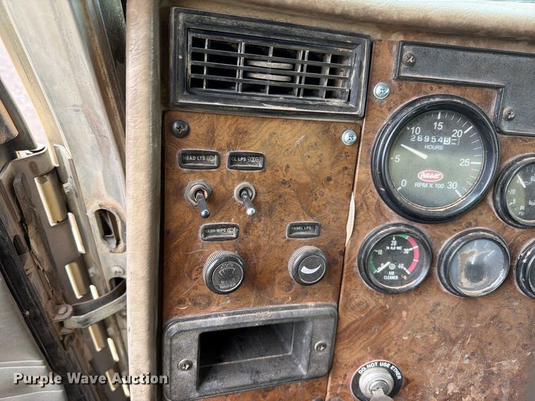 image for item FI2078 2001 Peterbilt 330 water truck