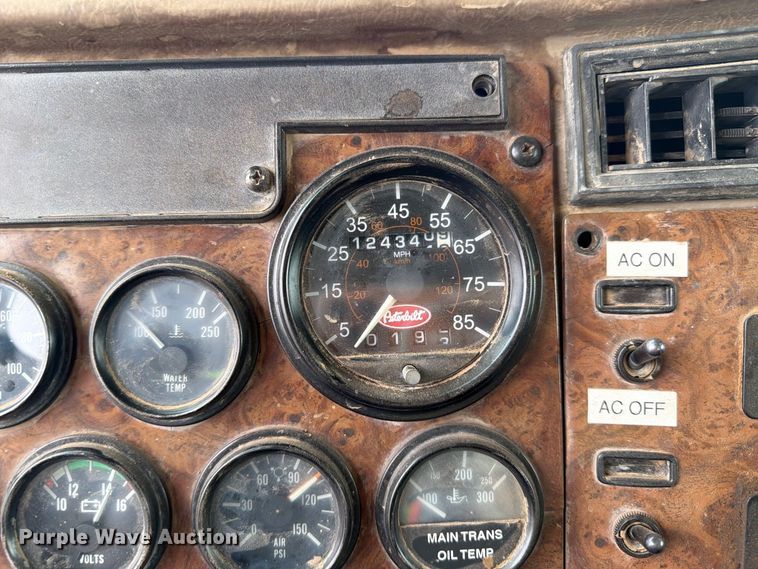 image for item FI2078 2001 Peterbilt 330 water truck