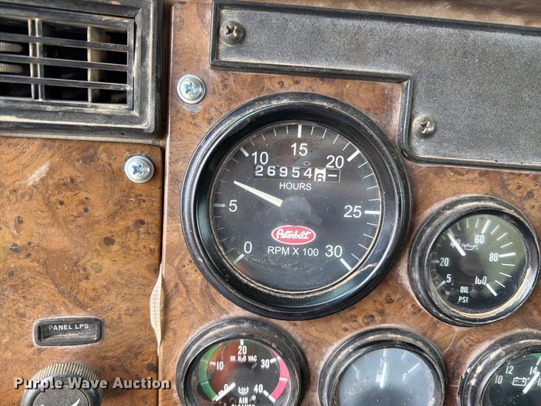 image for item FI2078 2001 Peterbilt 330 water truck