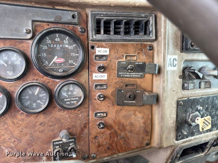image for item FI2078 2001 Peterbilt 330 water truck