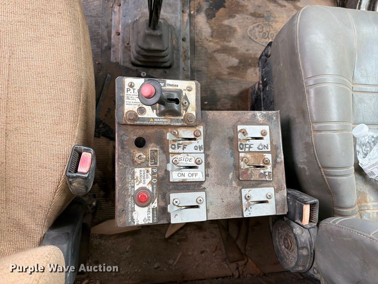 image for item FI2078 2001 Peterbilt 330 water truck
