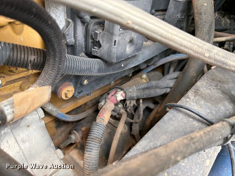image for item FI2078 2001 Peterbilt 330 water truck