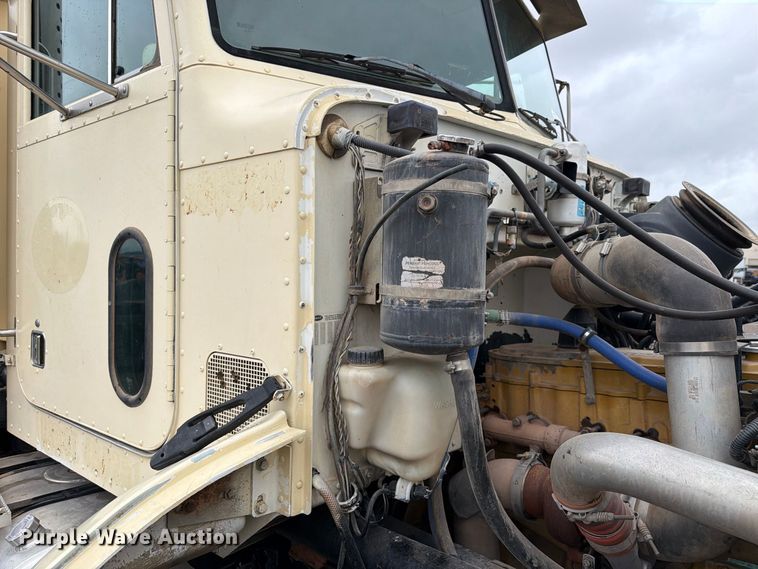 image for item FI2078 2001 Peterbilt 330 water truck