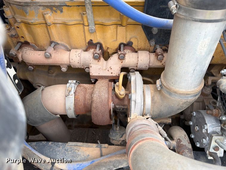 image for item FI2078 2001 Peterbilt 330 water truck