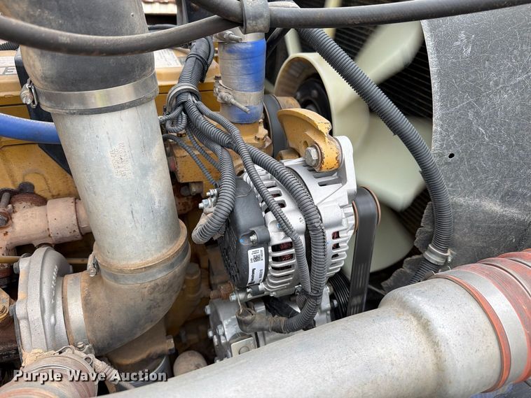 image for item FI2078 2001 Peterbilt 330 water truck