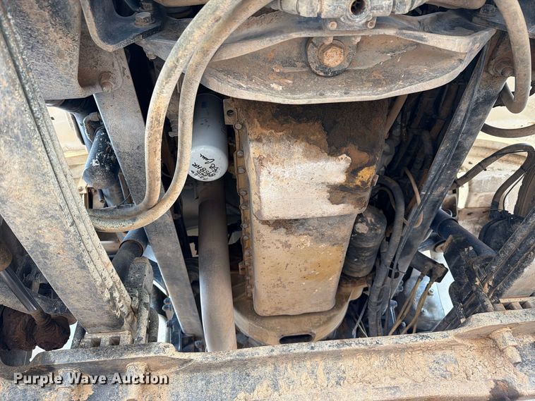 image for item FI2078 2001 Peterbilt 330 water truck