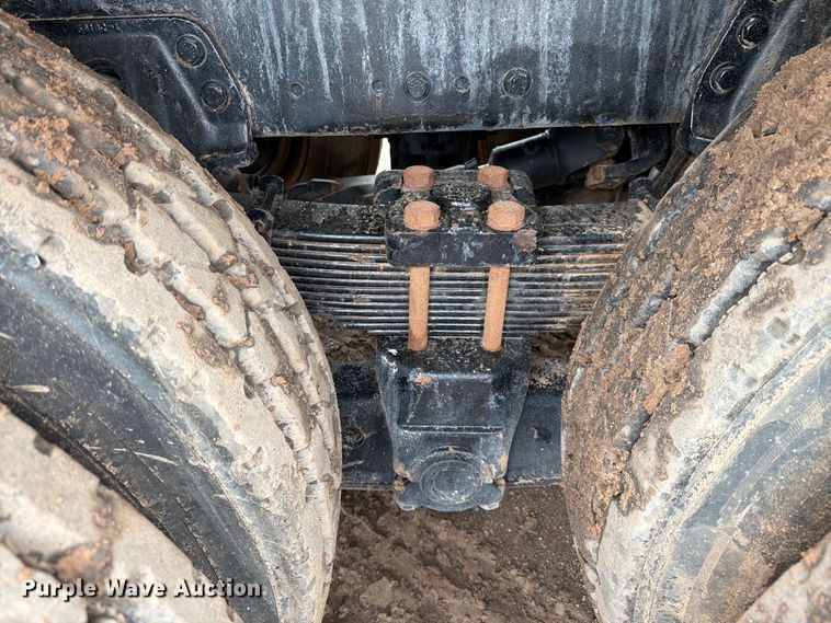 image for item FI2078 2001 Peterbilt 330 water truck