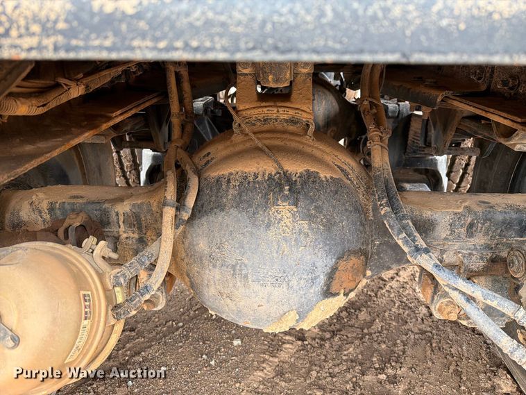 image for item FI2078 2001 Peterbilt 330 water truck