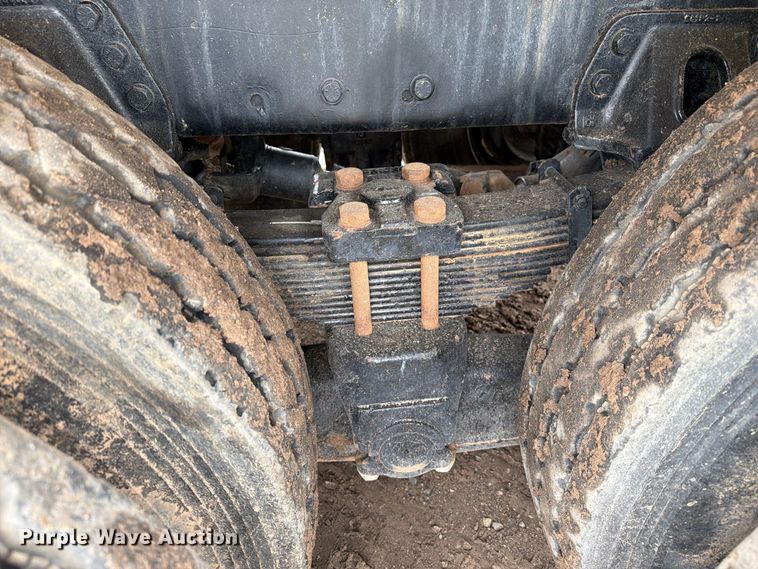 image for item FI2078 2001 Peterbilt 330 water truck