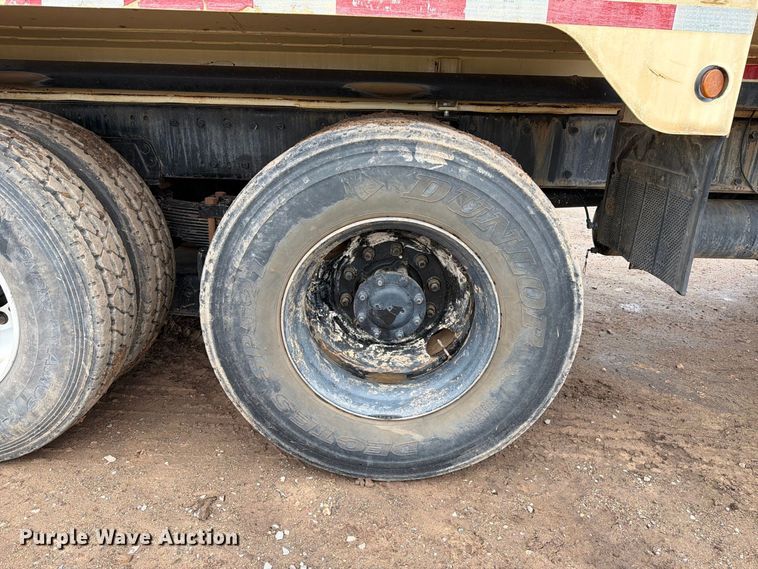 image for item FI2078 2001 Peterbilt 330 water truck