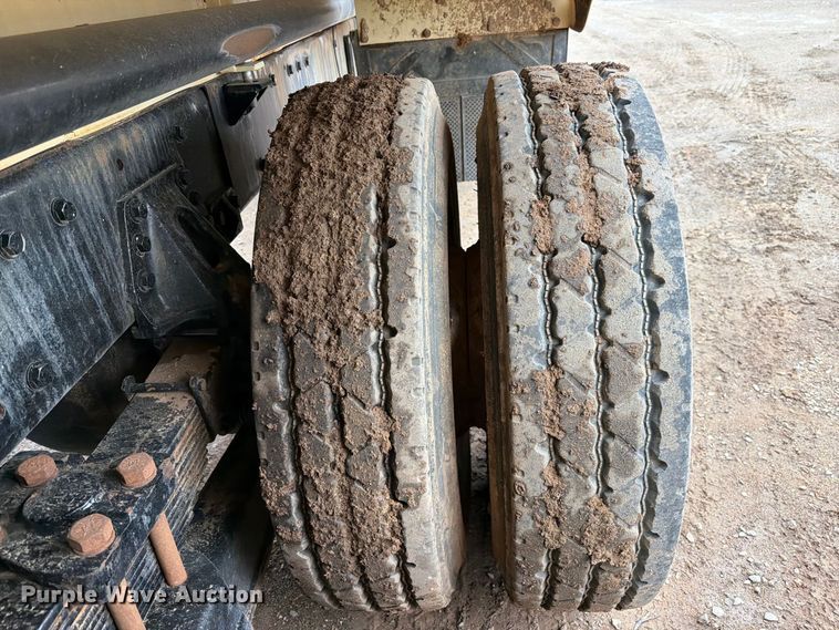 image for item FI2078 2001 Peterbilt 330 water truck